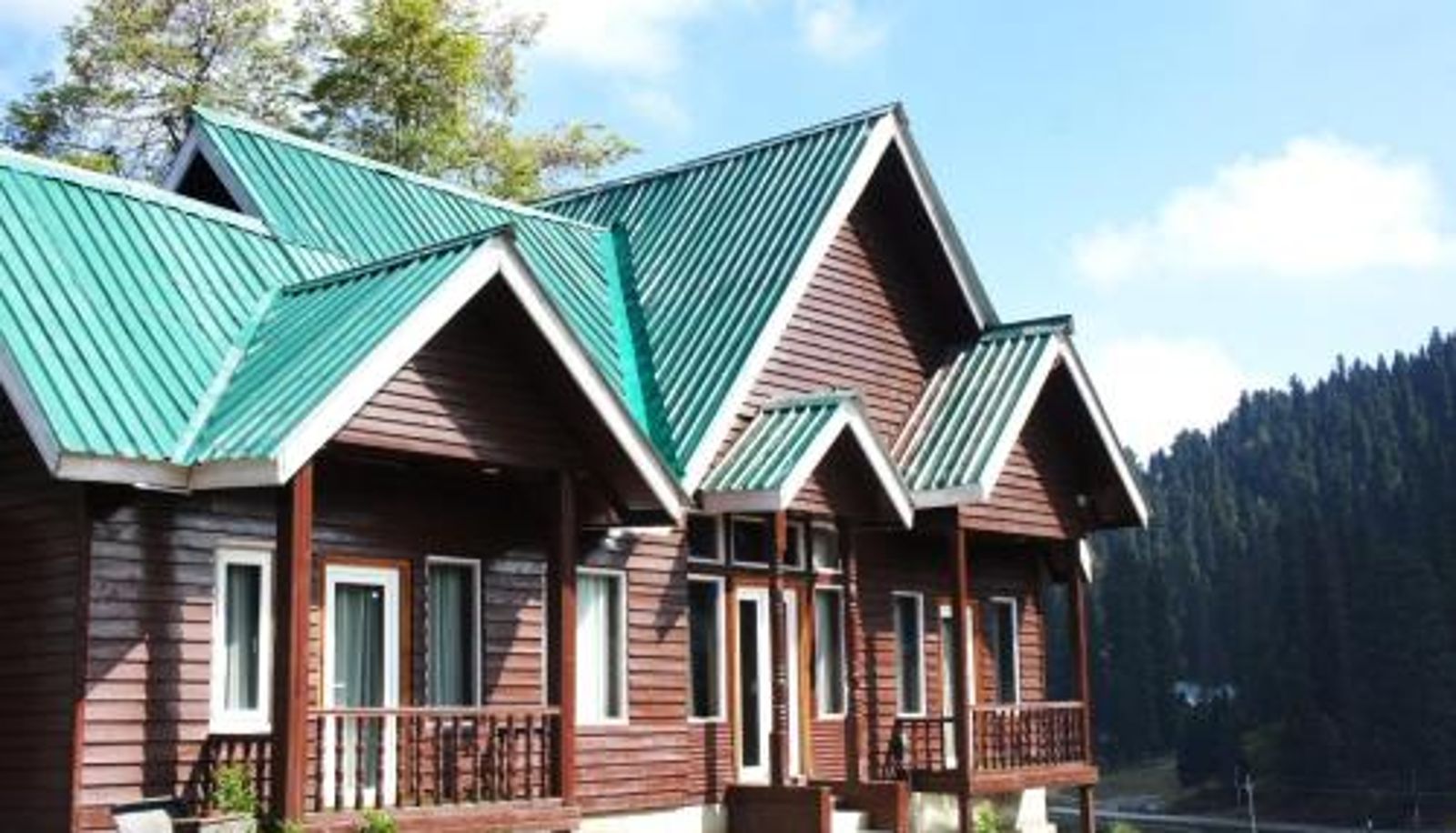 Buitenruimte van het hotel - Gulmarg Woods By Stay Pattern