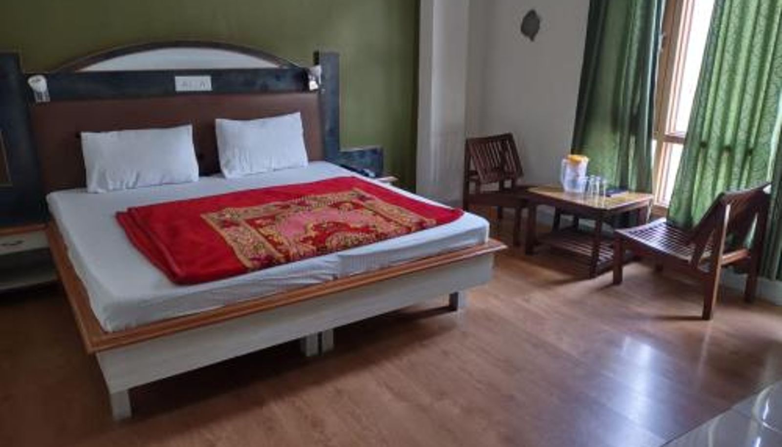 Standard room - Mahesh Hotel