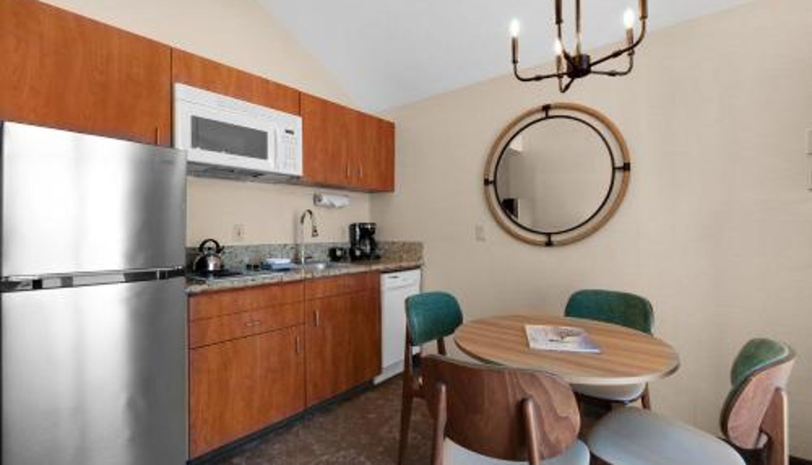 Suite - Schooner's Cove Inn