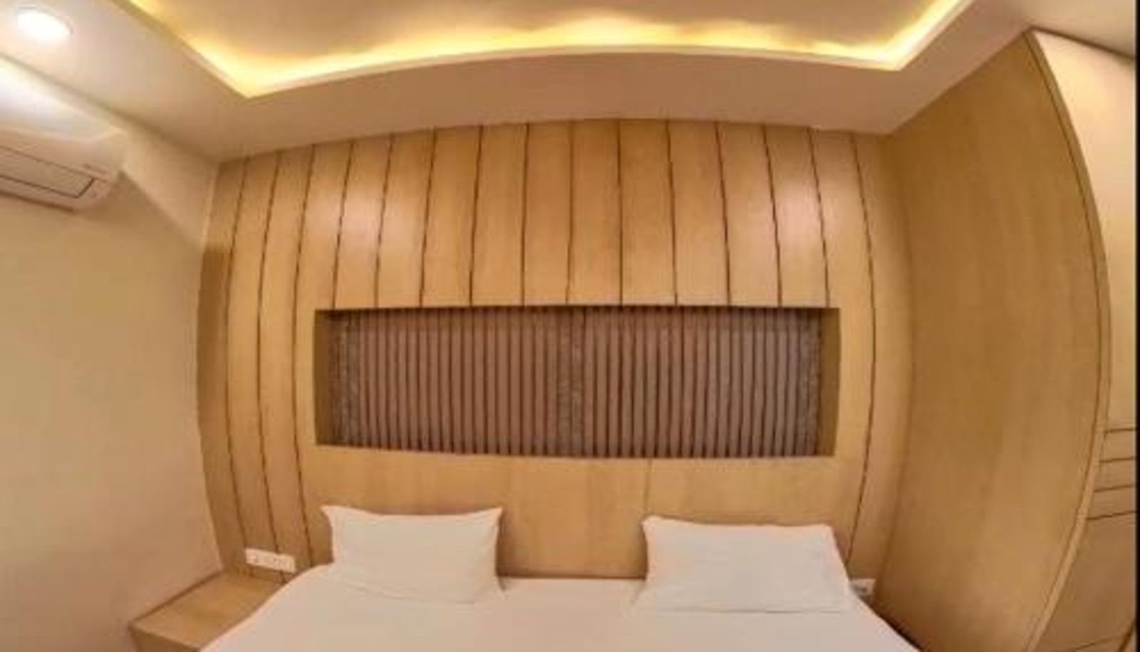 Camera - Hotel Prago by Green Deer Varanasi