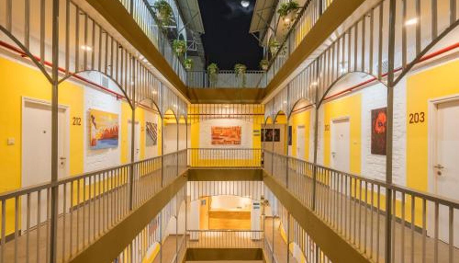 Area esterna dell'hotel - 1 Km from Dashwasamedh Ghat Bedzzz Varanasi by Leisure Hotels