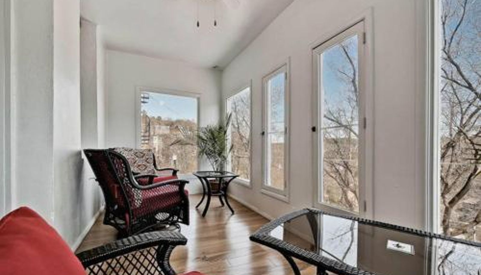Info - New Orleans Hotel Eureka Springs