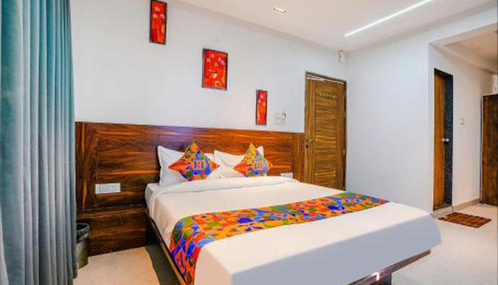 Room - Via Crystal Inn