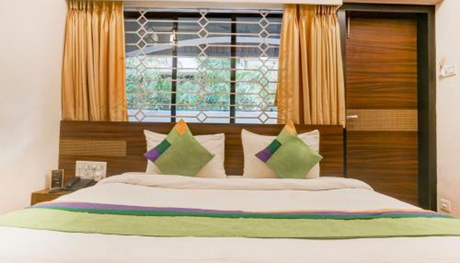 Room - Treebo Five Elements with Swimming Pool