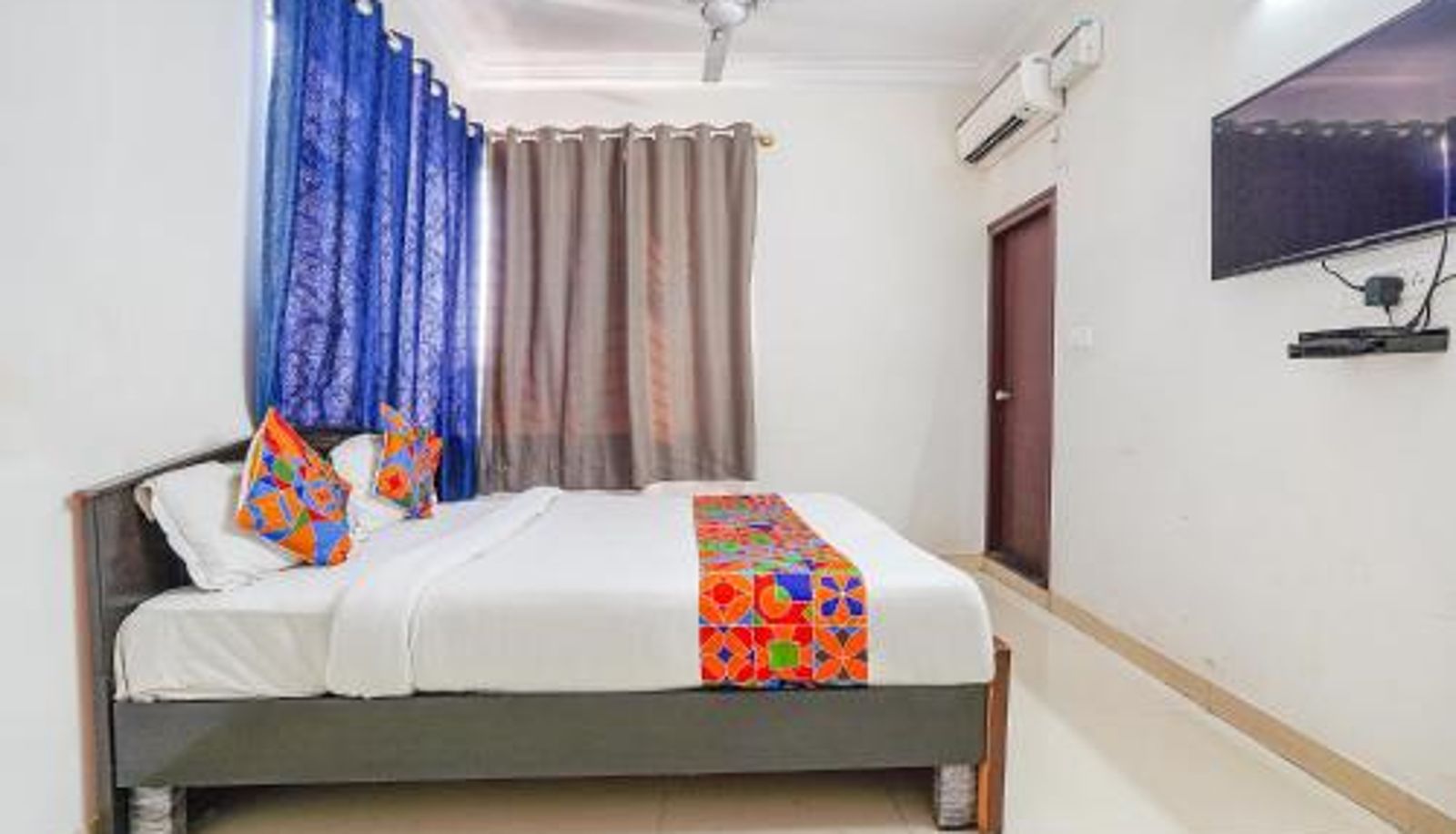 Room - Via Emirates Inn