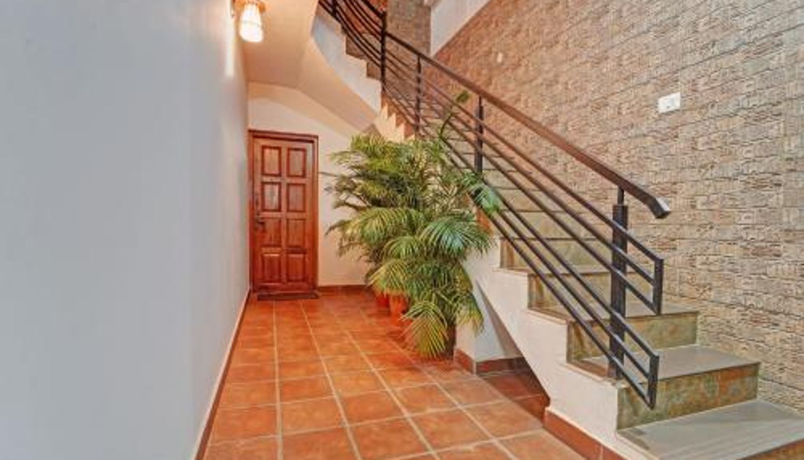 Rezeption - 5 mins to Raja Seat Garden Treebo Alaka Rester Homestay