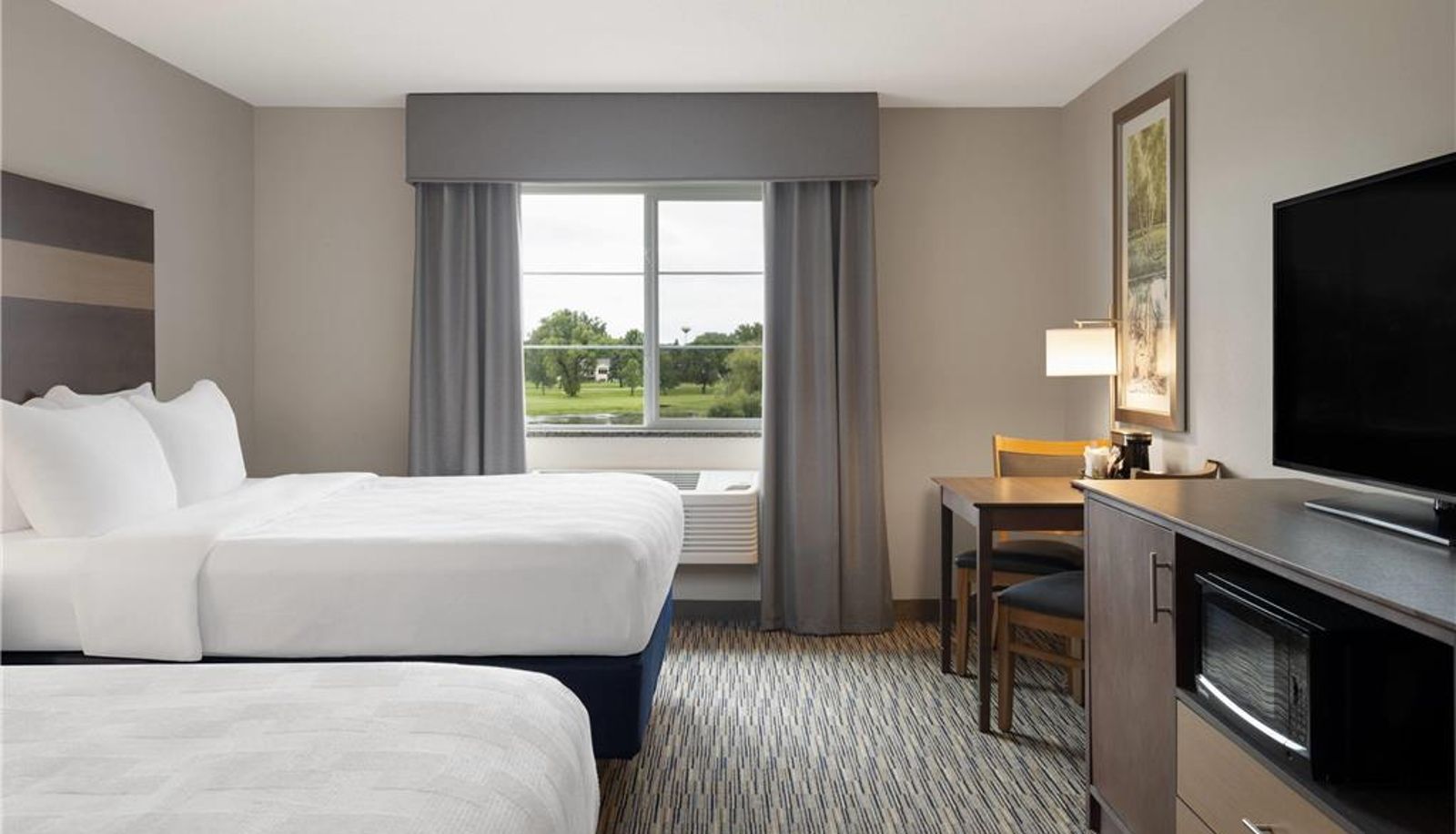 Zimmer - Trademark by Wyndham Little Crow Hotel & Conference