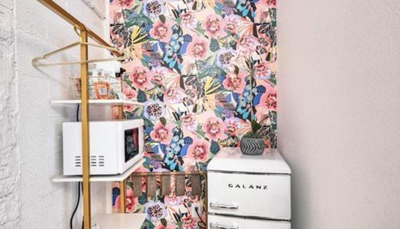 Info - The Oleander Hotel Room Number 3