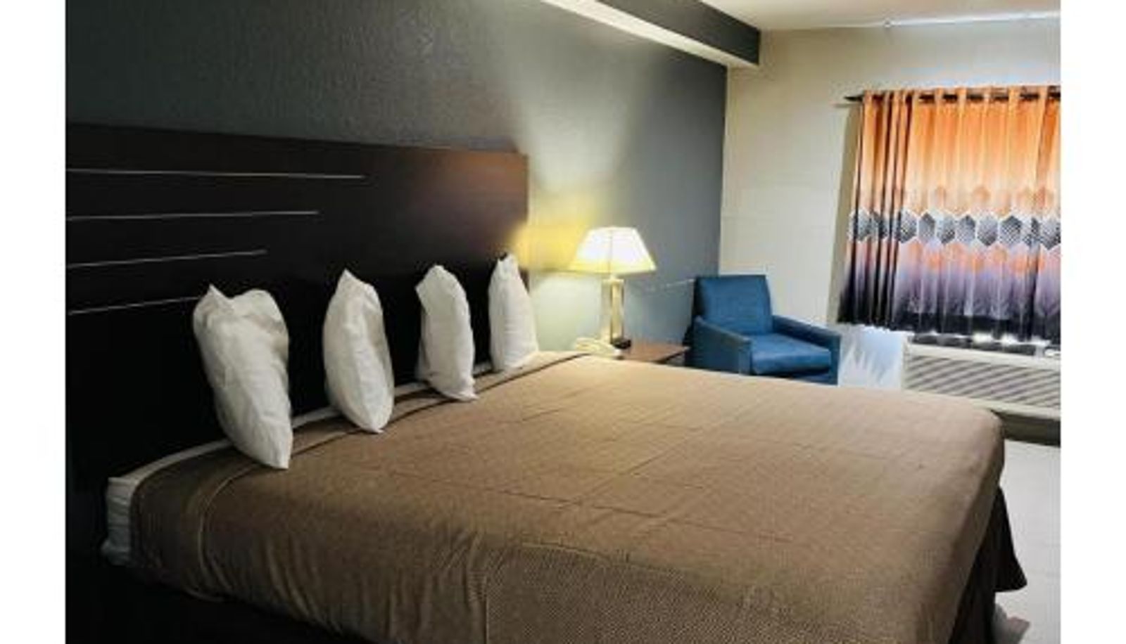 Room - Regency Inn & Suites Houston East I 10