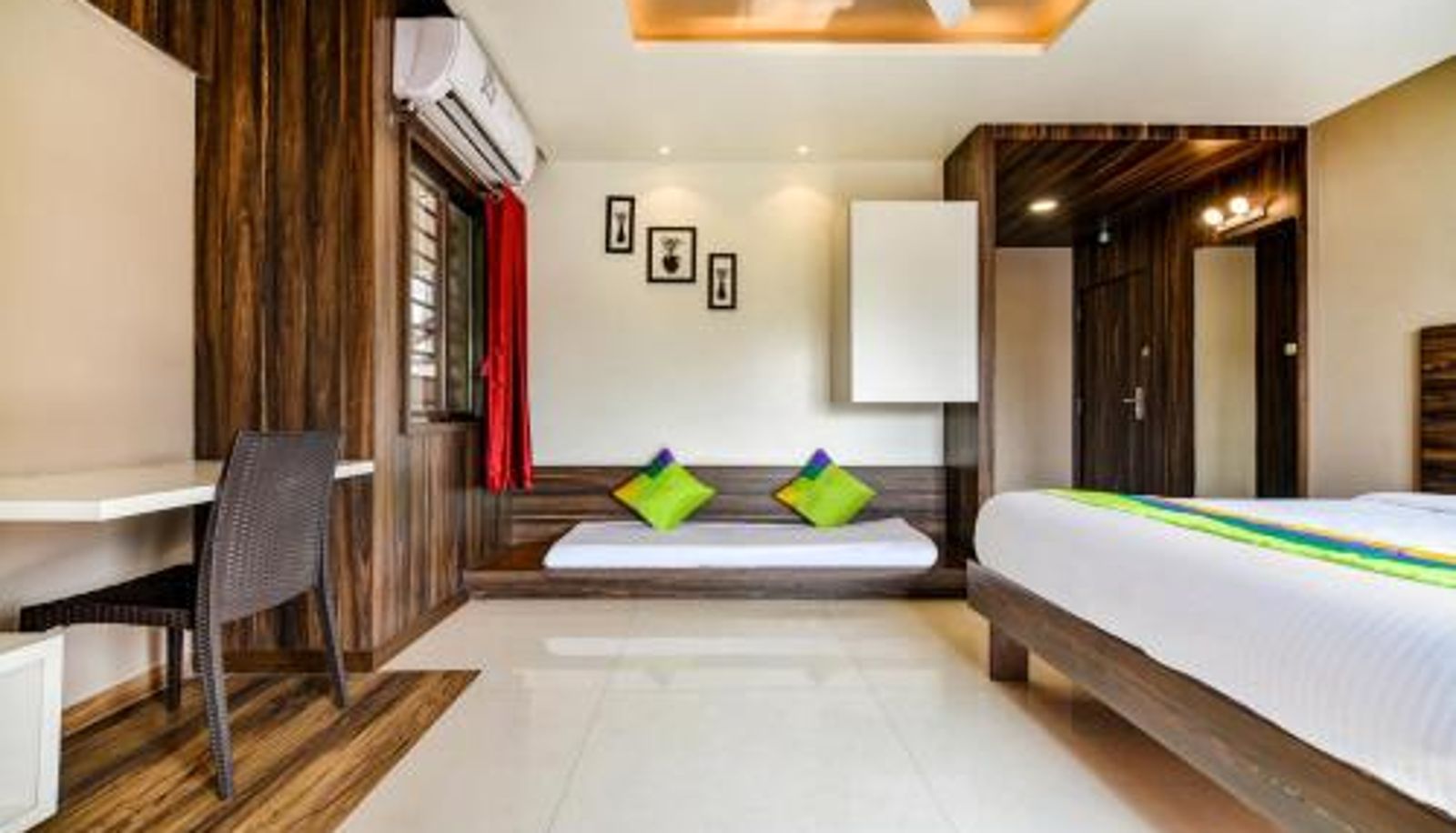Habitación familiar - Treebo Shree Sai Suites - 2km from Mahalaxmi Temple