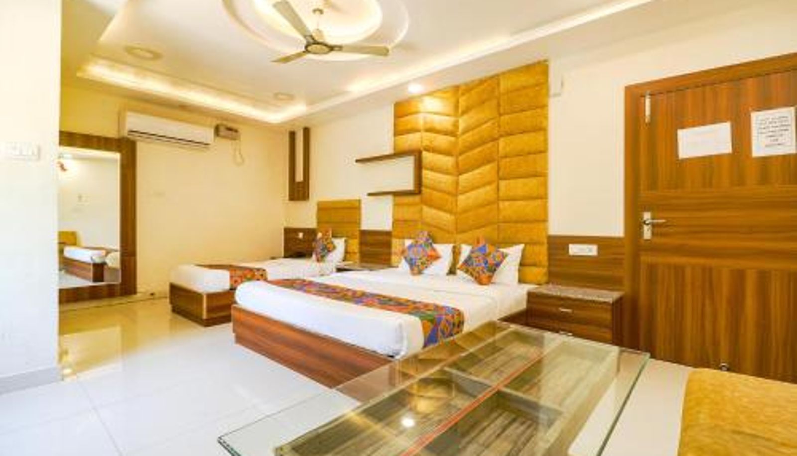 Familienzimmer - FabHotel Royal Aanandam