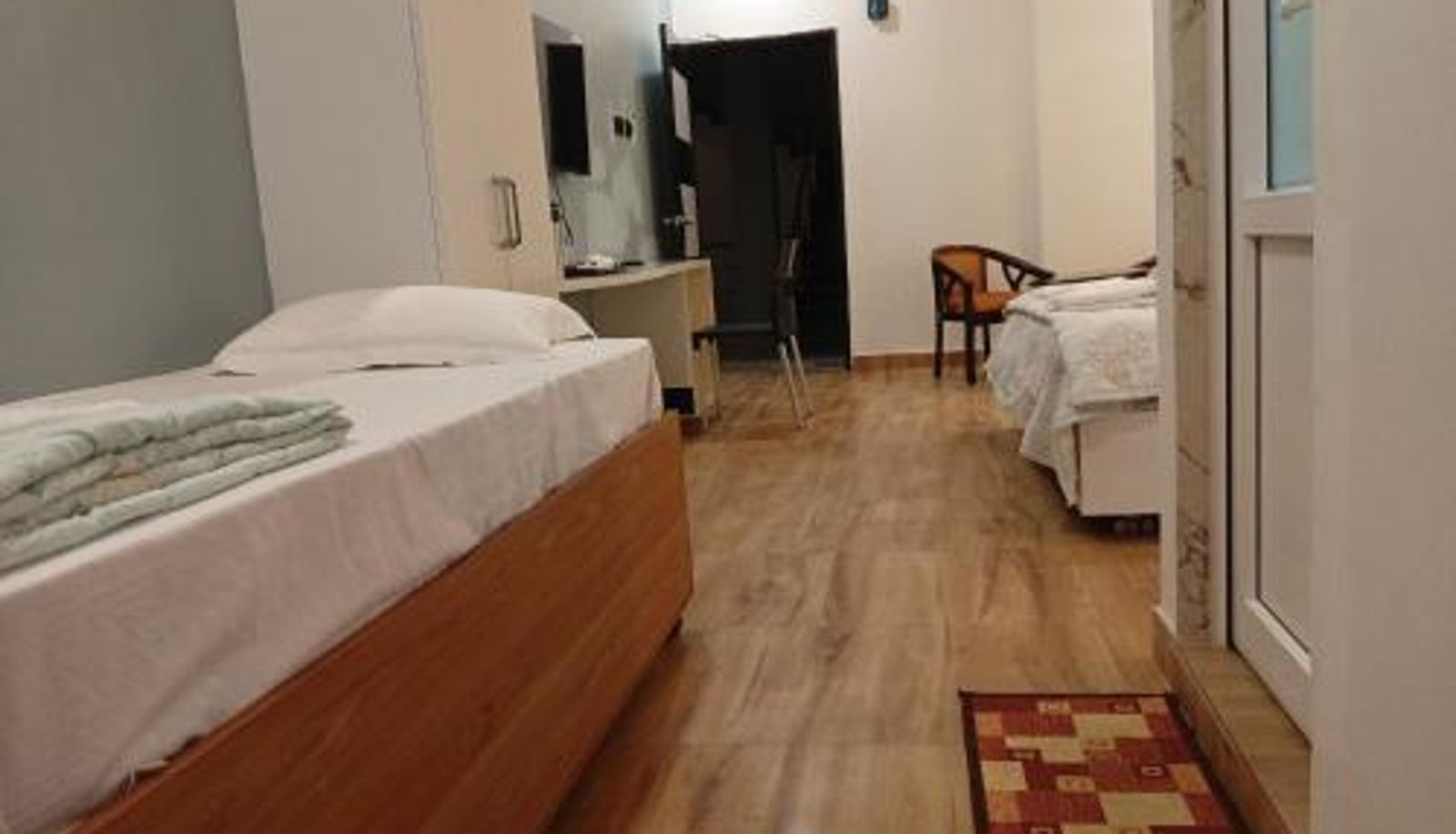 Kamer - Varanasi Hotel Buddha Park near Sarnath