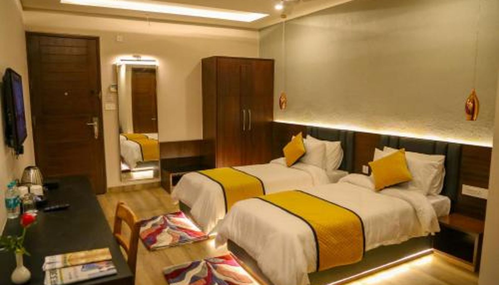 Info - Varanasi Four Leaf Hotel - Sapphire Blue