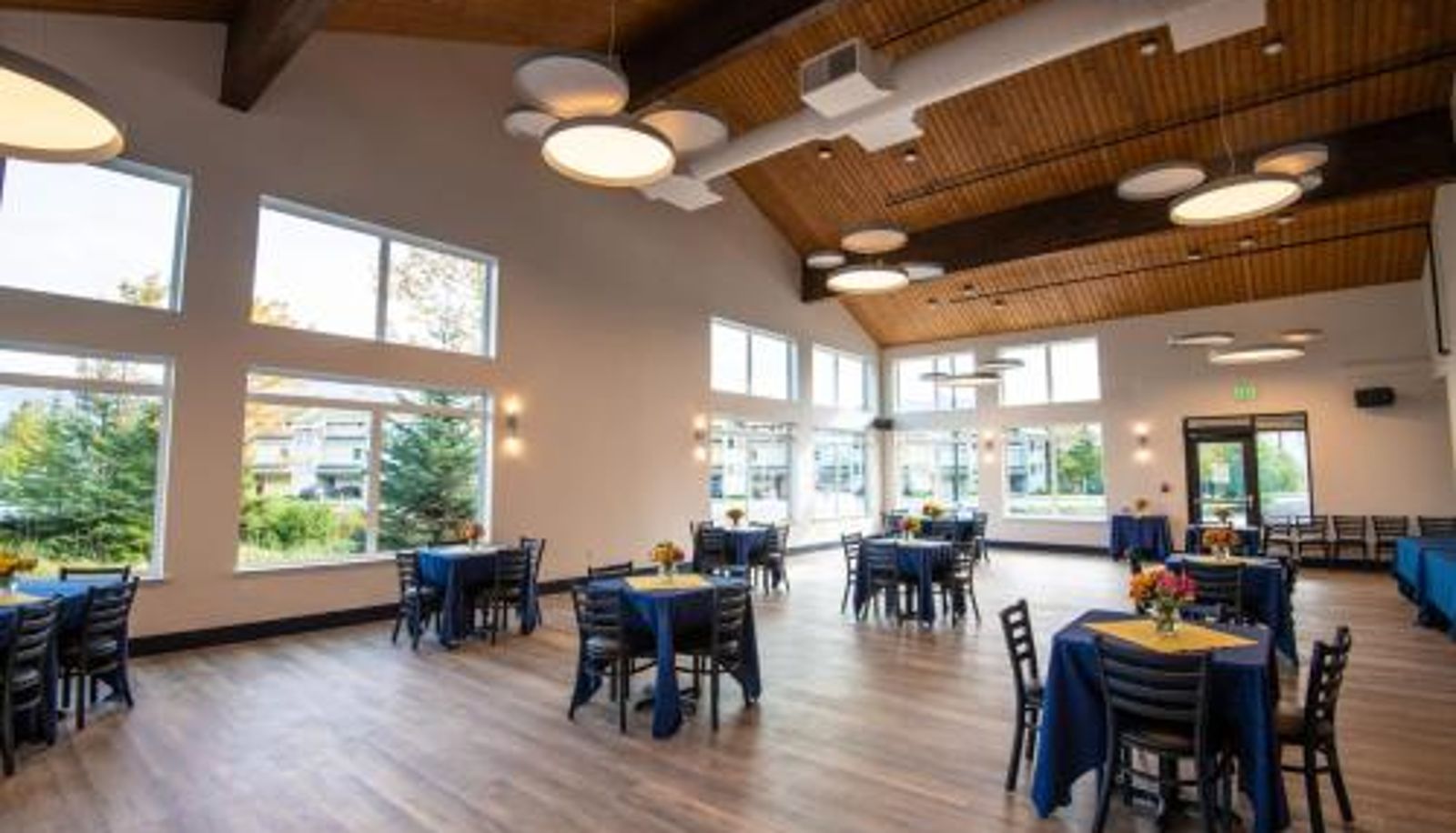 Breakfast room within the restaurant - Gateway Hotel
