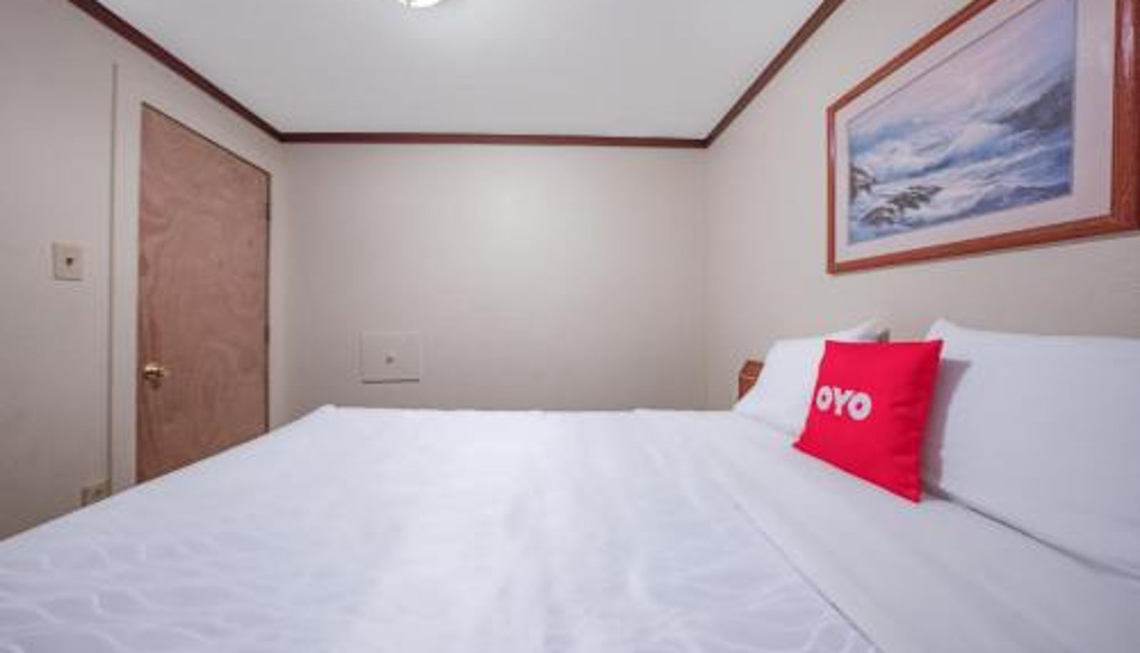 Suite - OYO Hotel Portland OR near Airport