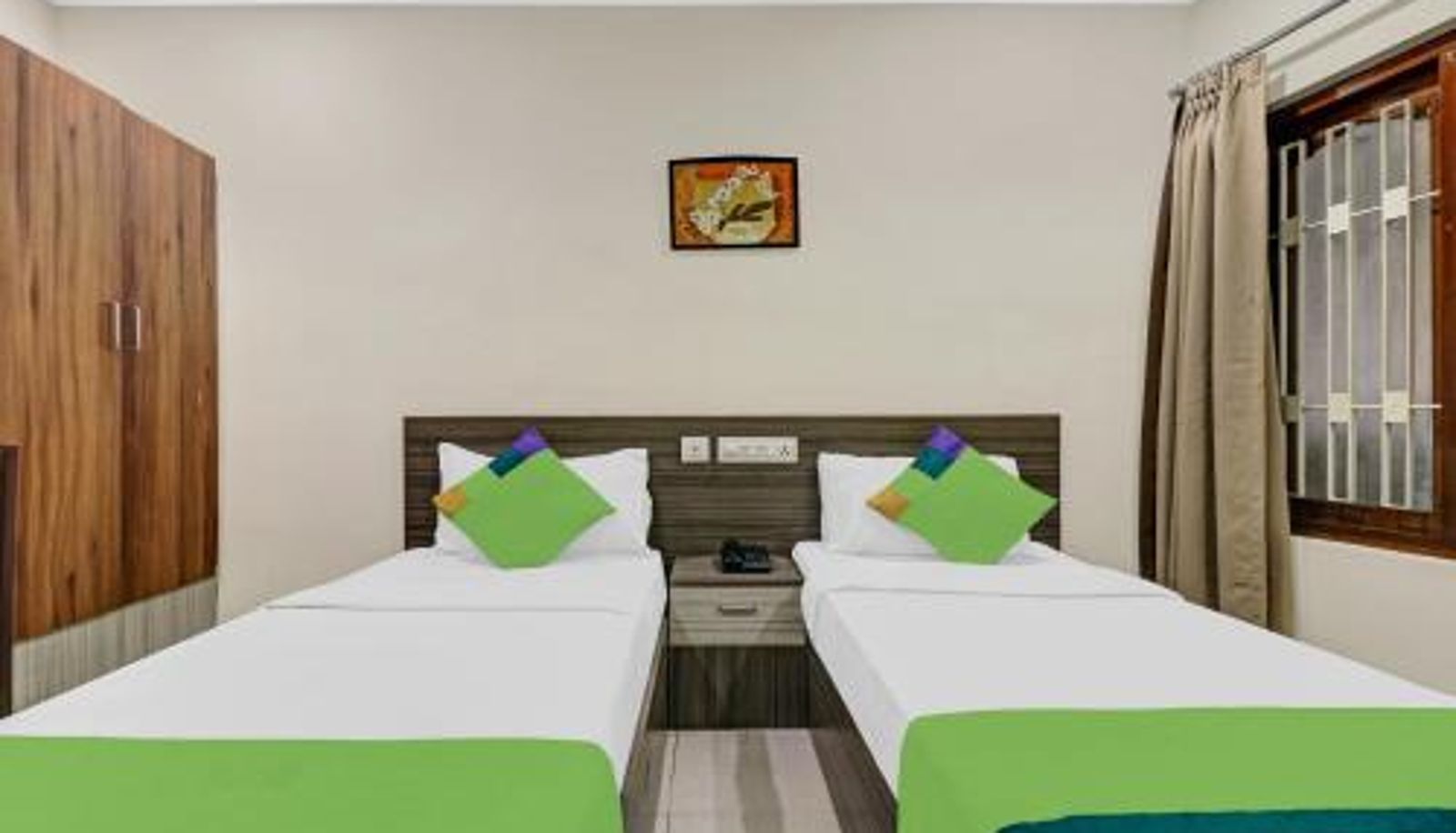 Room - Treebo Darwesh Residency - 500m from Railway Station