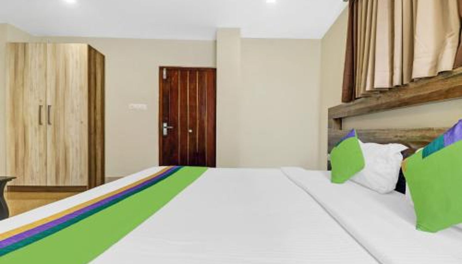 Room - Treebo Darwesh Residency - 500m from Railway Station