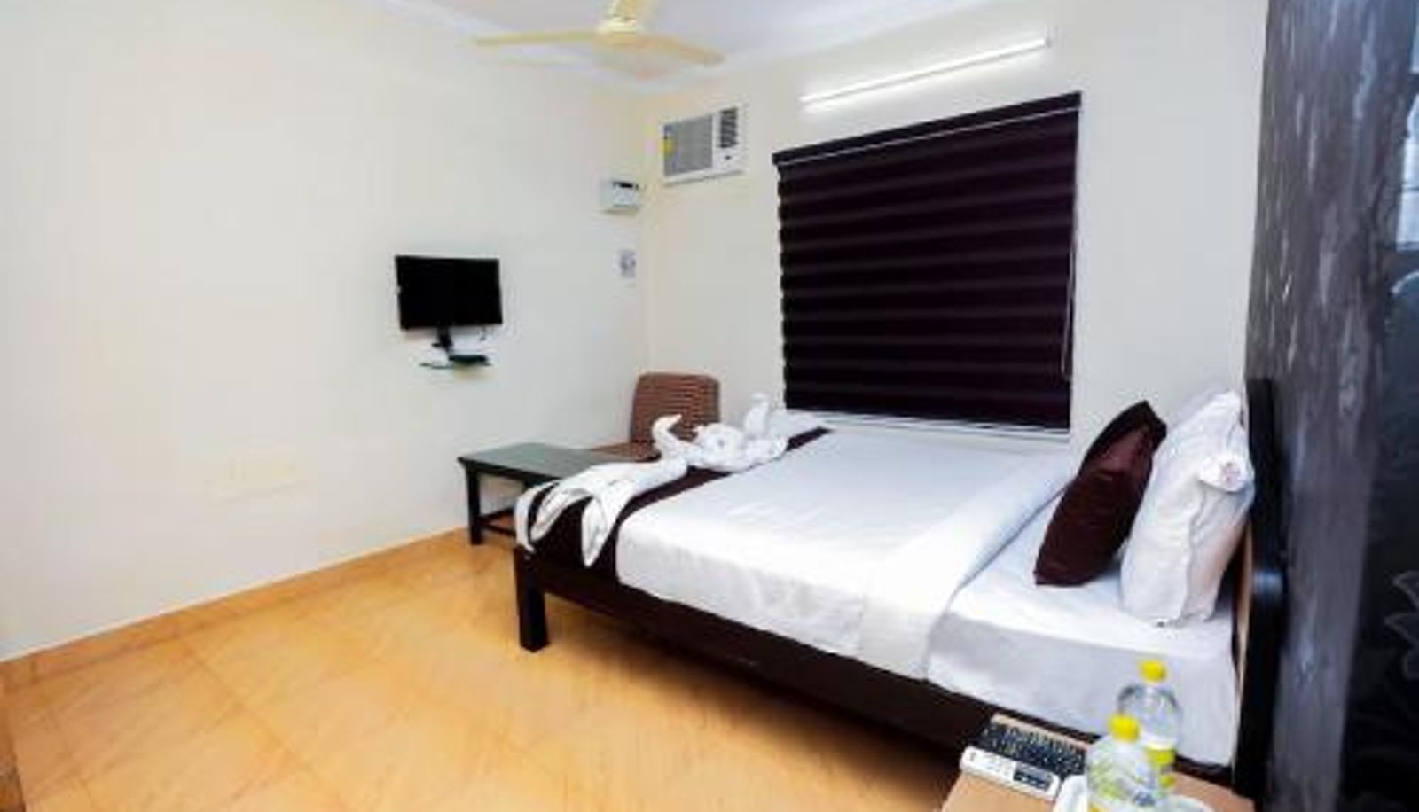 Zimmer - EMPIRE INN HOTEL