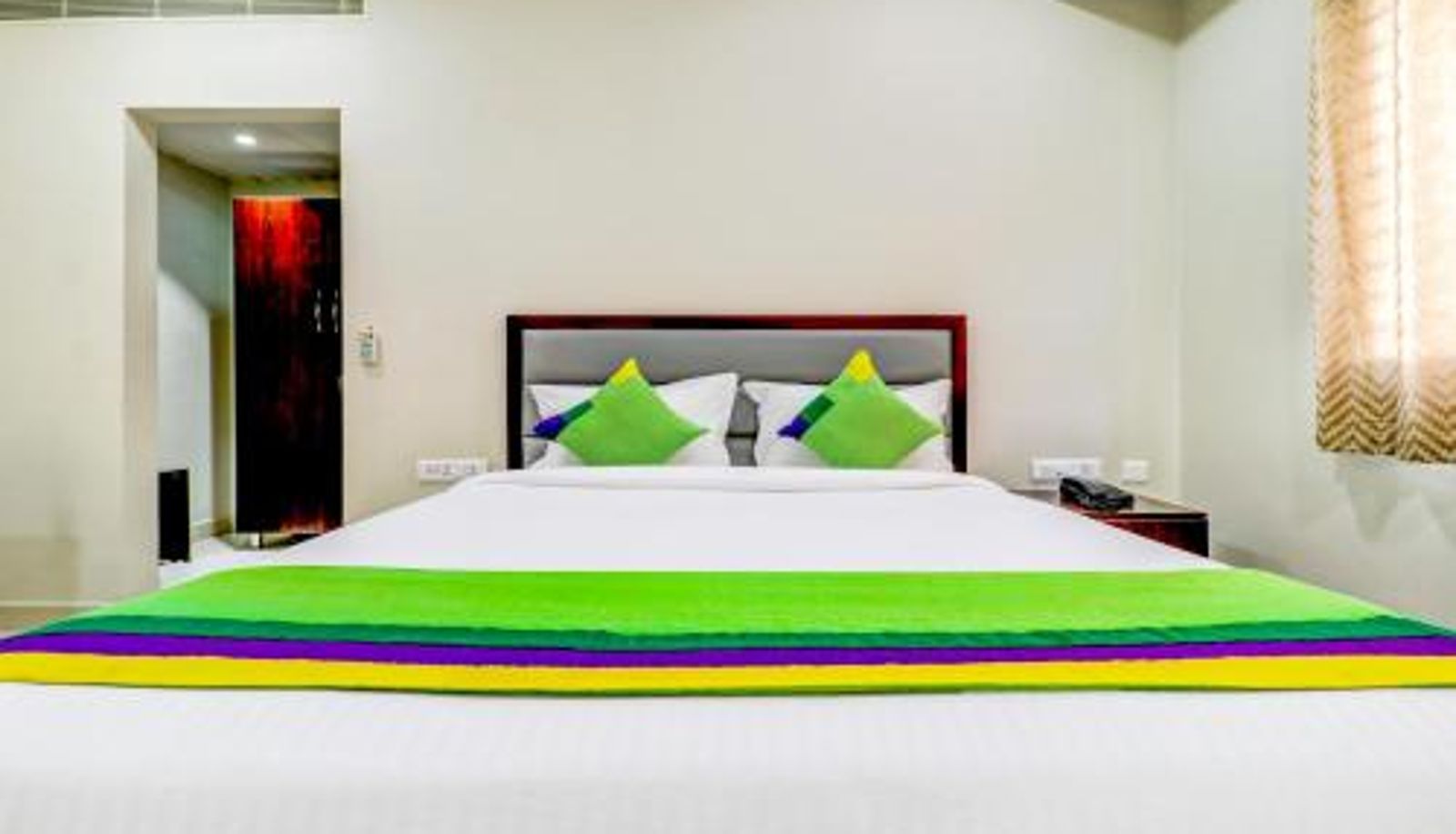 Room - Treebo Grand Milan