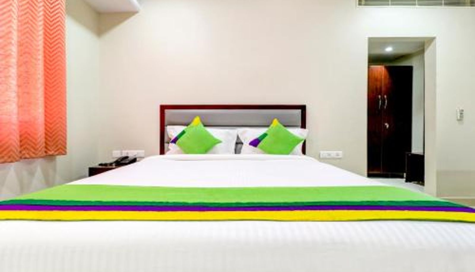 Room - Treebo Grand Milan