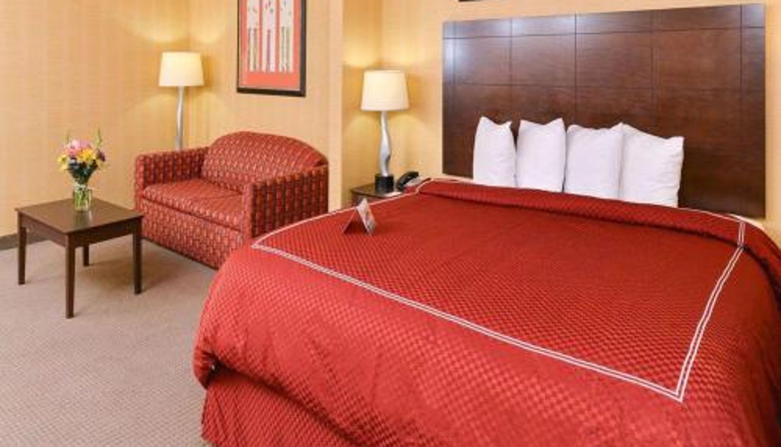 Room - Quality Suites Stratford