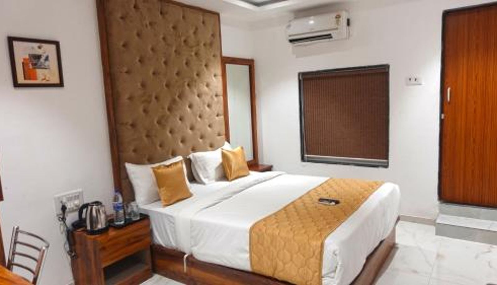Room - Chembur Mumbai Hotel Palms Residency