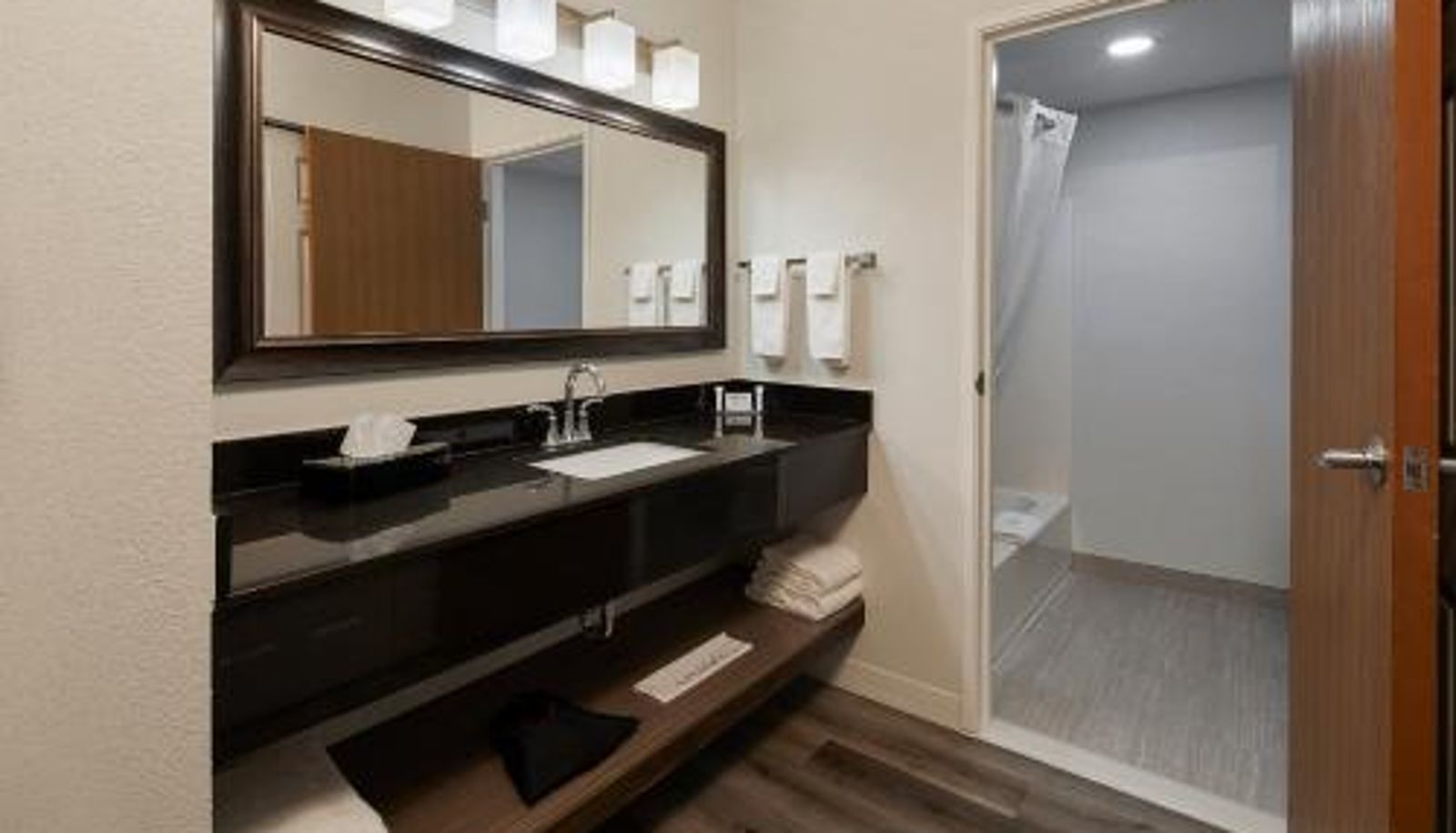 Standard room - Hotel Wave at Rehoboth Beach