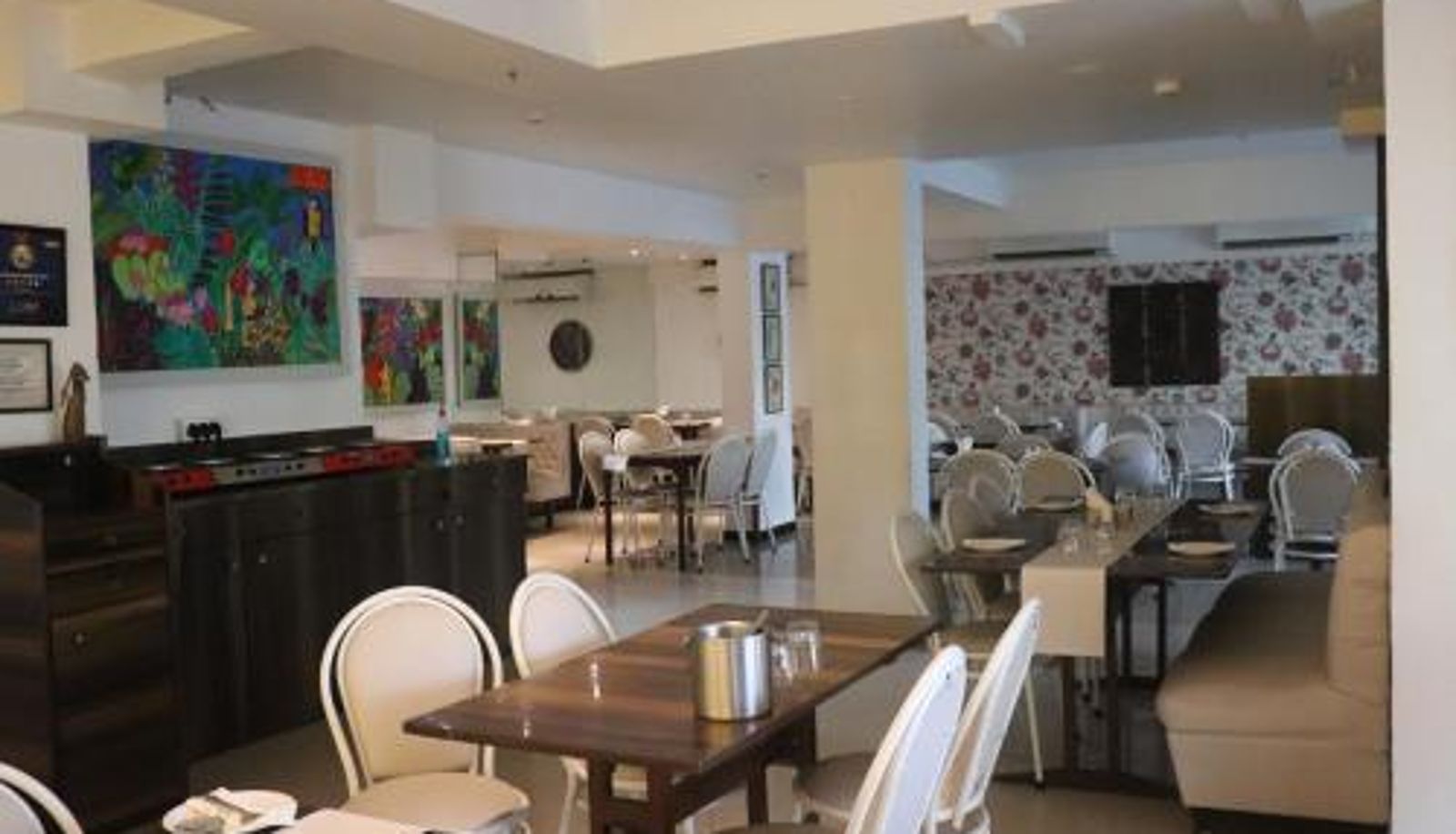 Breakfast room within the restaurant - Hotel Samraj