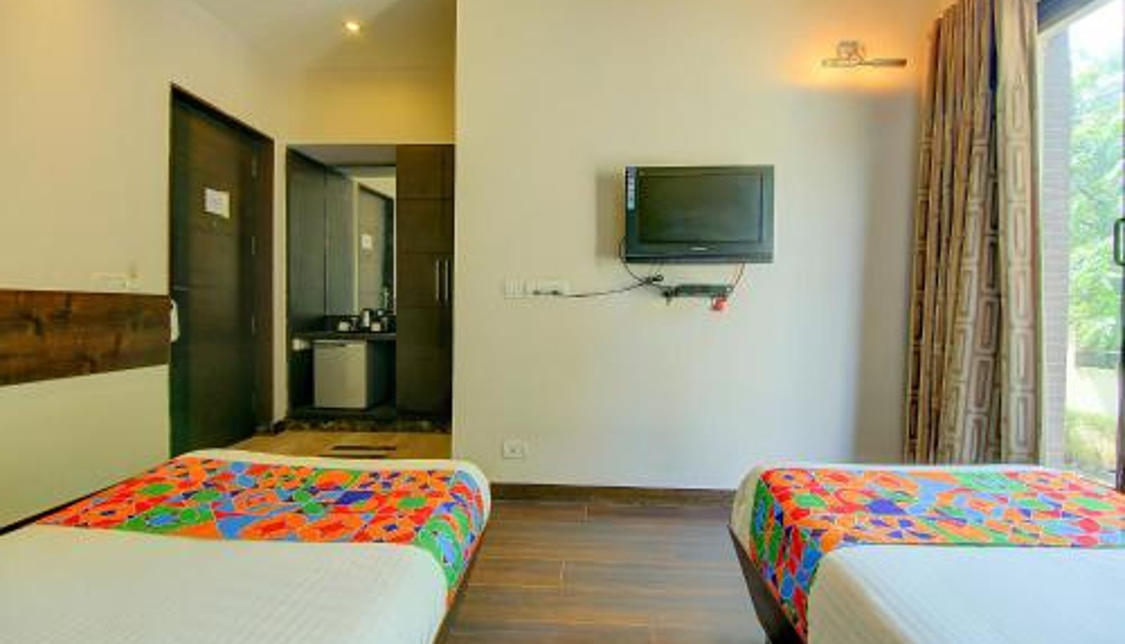 Info - Gurugram FabHotel Phoenix Hospitality - Nr DLF Cyber Hub & Metro