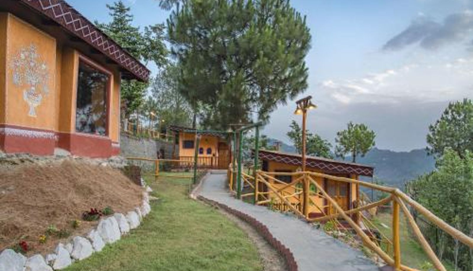 Zimmer - A Kasauli Ggaon by Echor