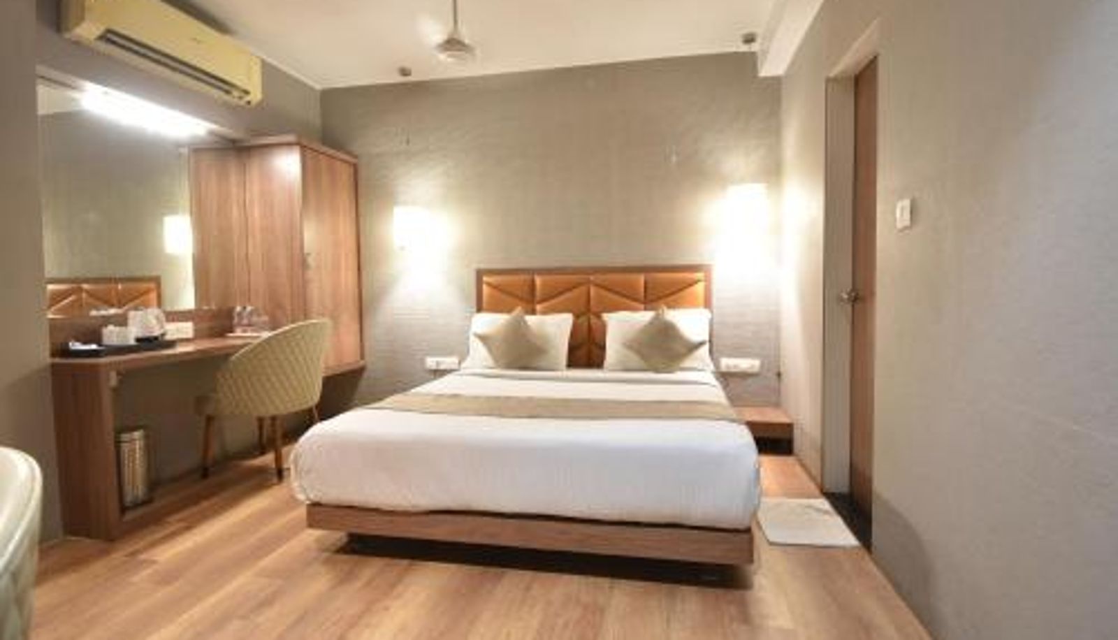 Chambre - The Aarya A Smart Business Hotel