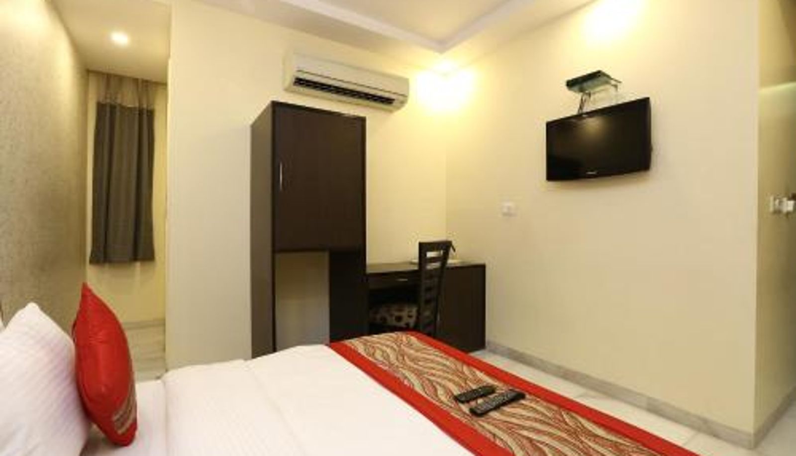 Room - Hotel Kingston Park near Ganga Ram Hospital