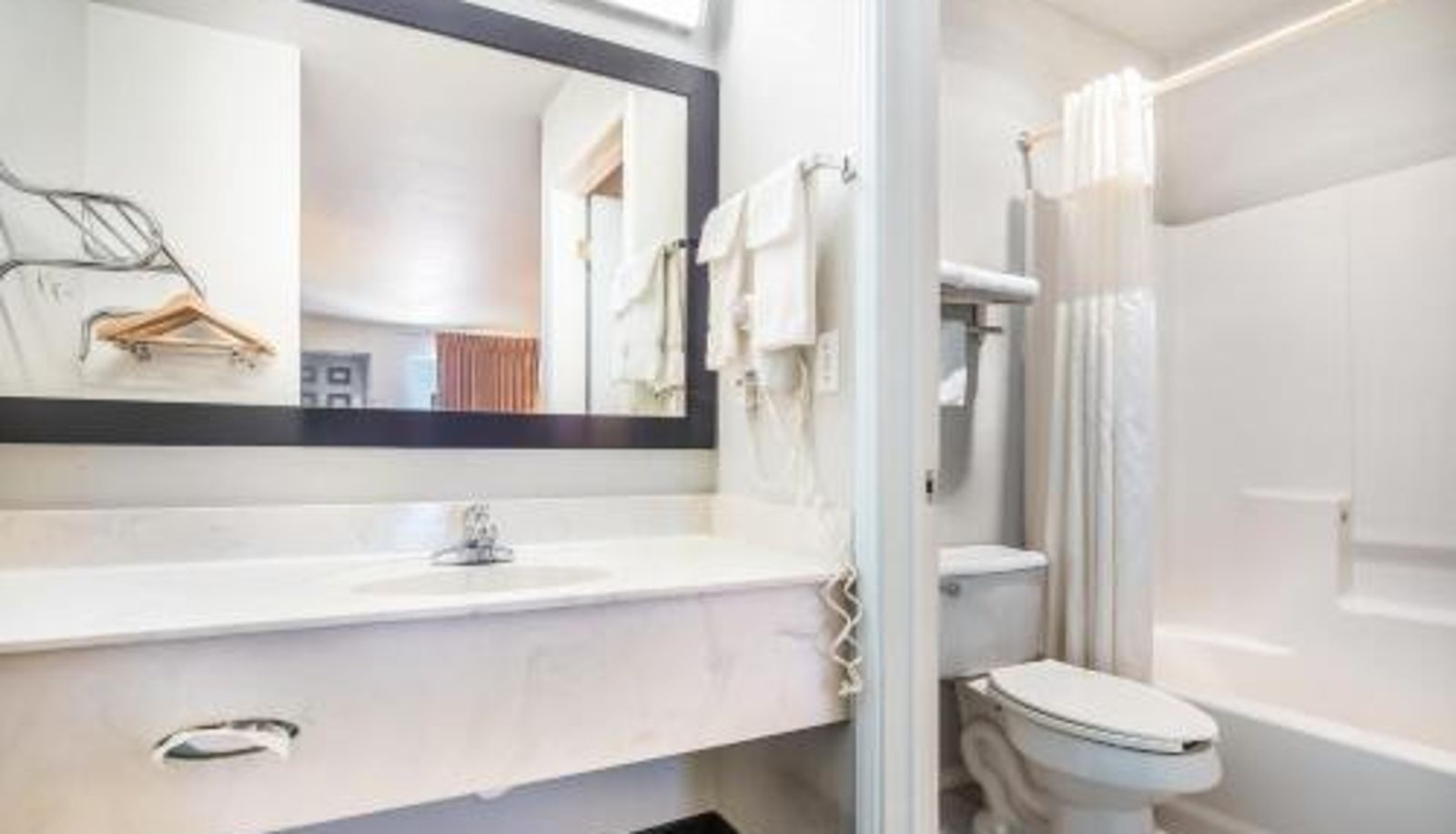 Bathroom - Americas Best Value Inn New Braunfels