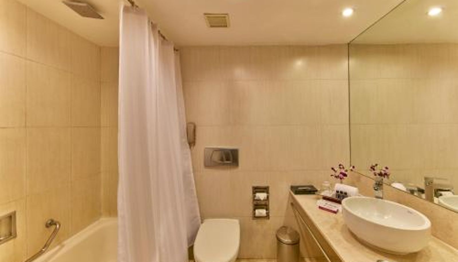 Badezimmer - MG Road Royal Orchid Central Bangalore