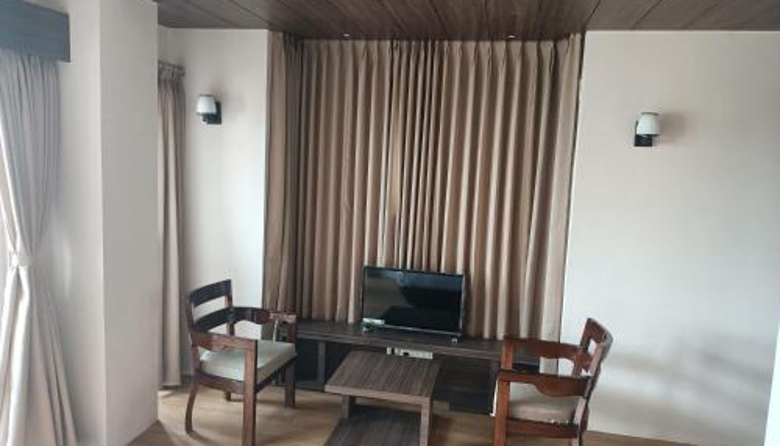 Info - Golden Peaks Hotel & Restaurant