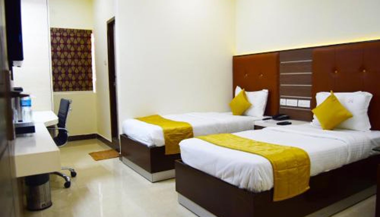 Kamer - Thiviyam Airport Hotel