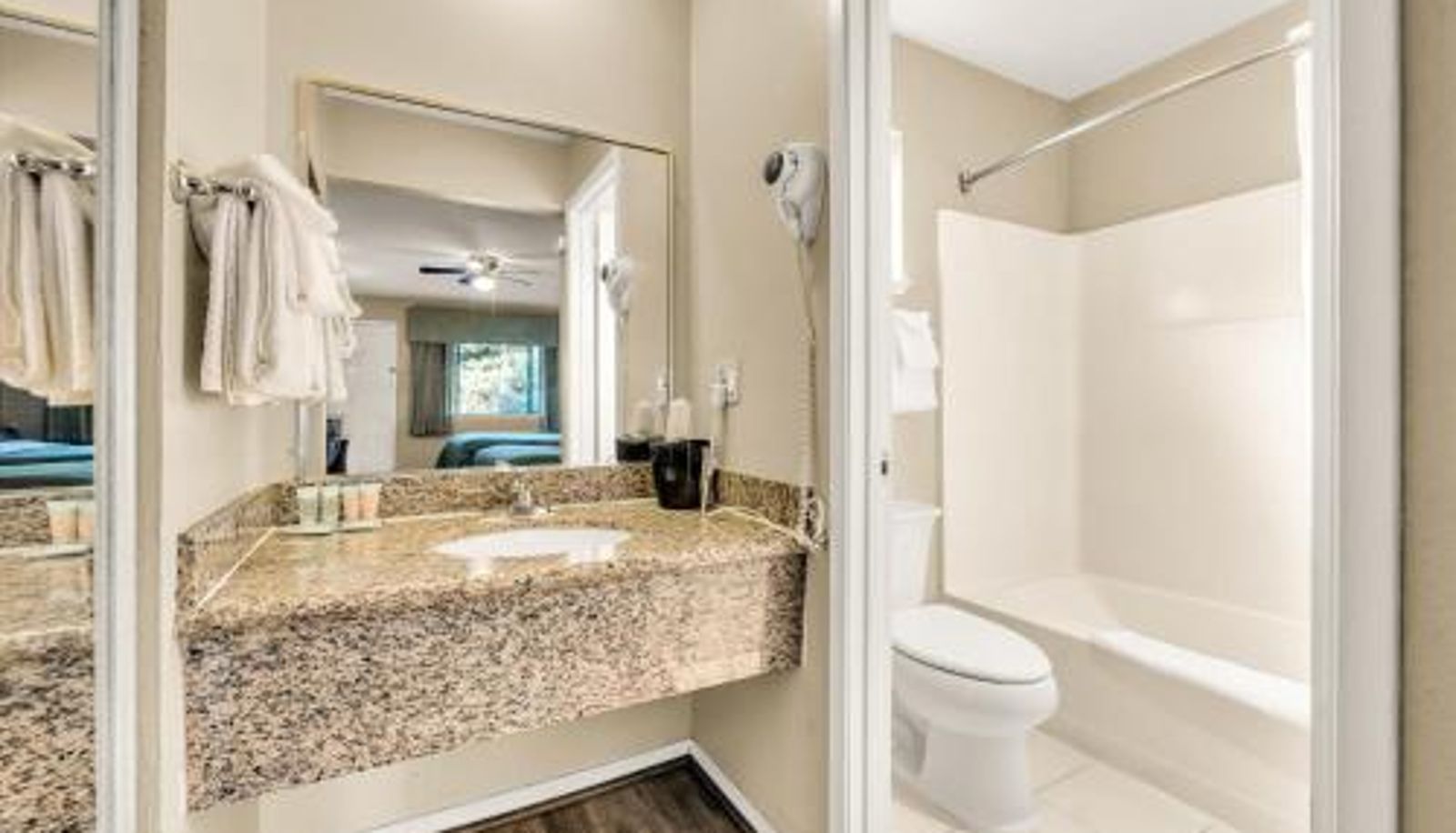 Suite - Scottish Fairway Inn
