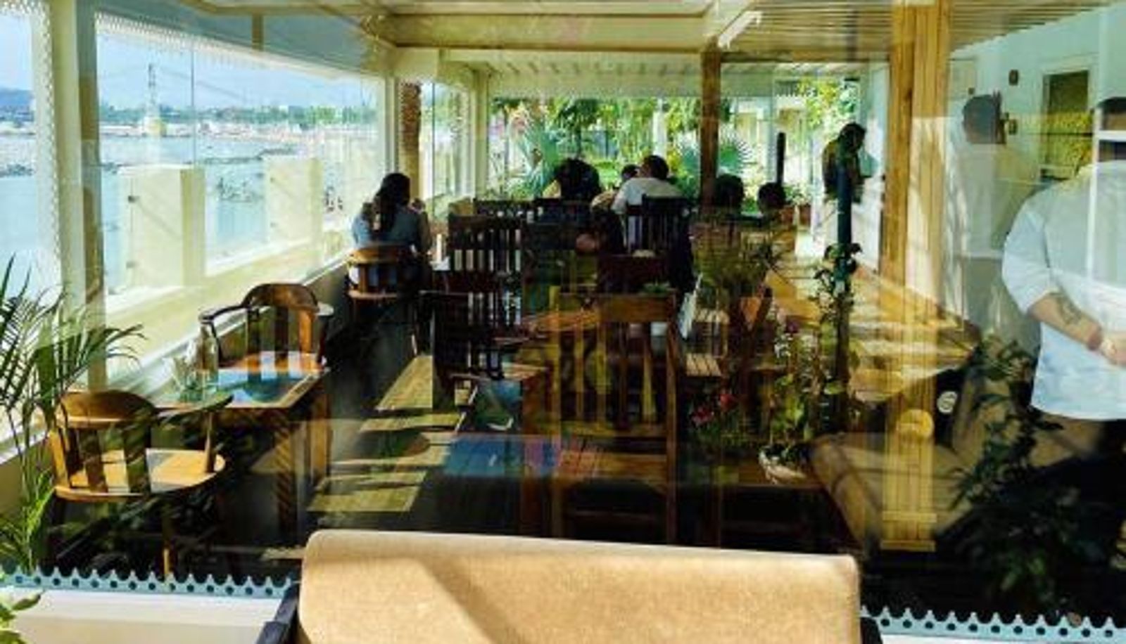 Sala de desayunos dentro del restaurante - Yog Niketan By Sanskriti