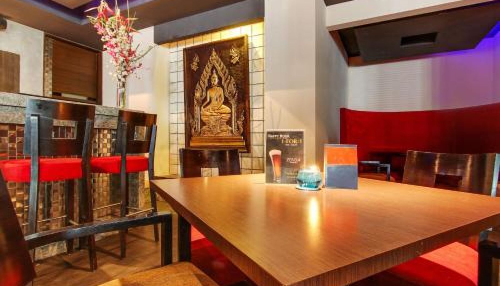 Bar - Vibe By The LaLiT Traveller