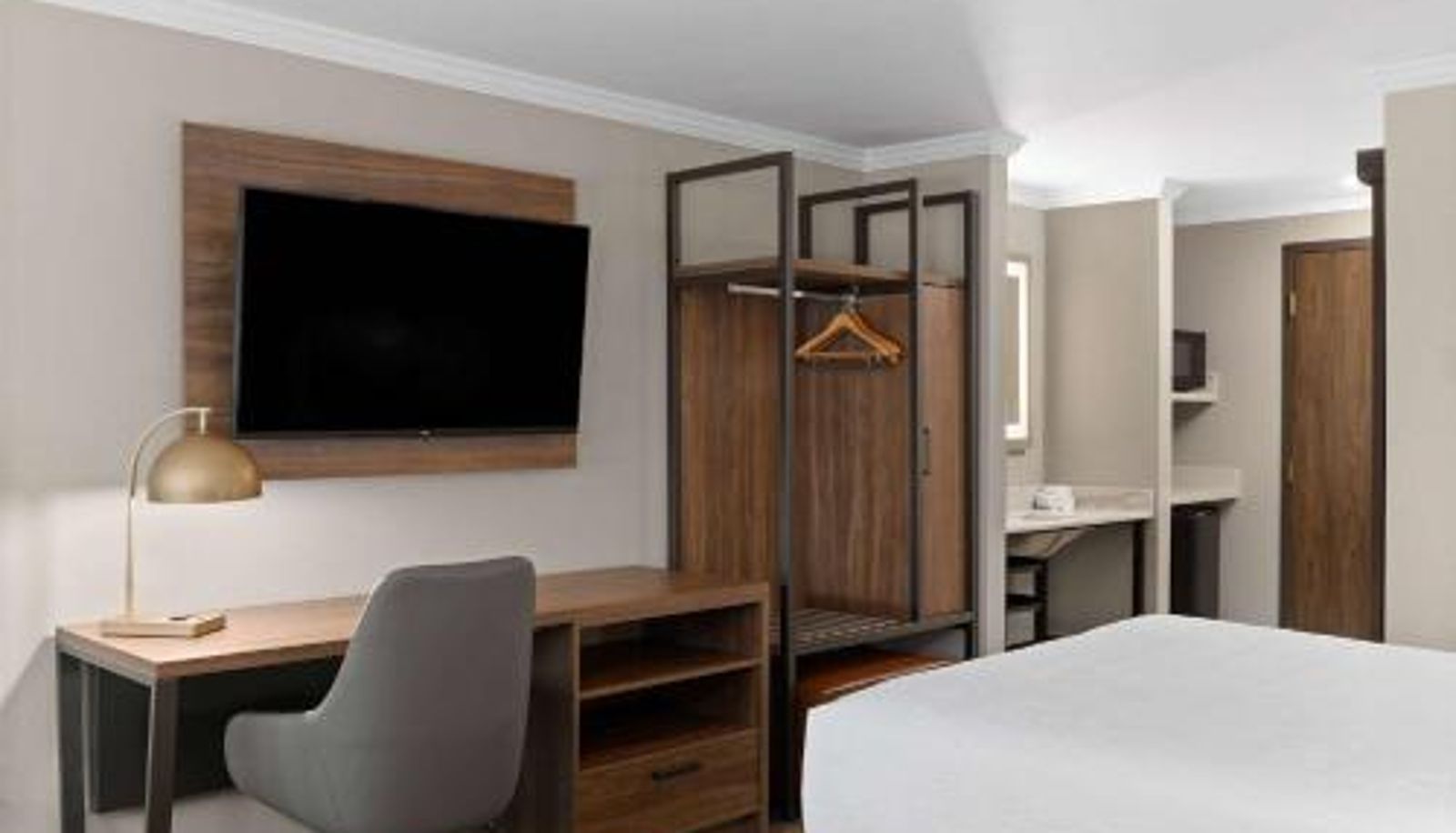 Room - La Quinta Inn & Suites by Wyndham Yakima Downtown