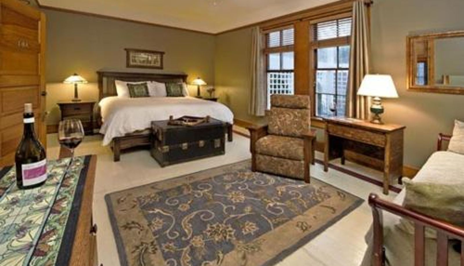 Standard room - McCloud Hotel
