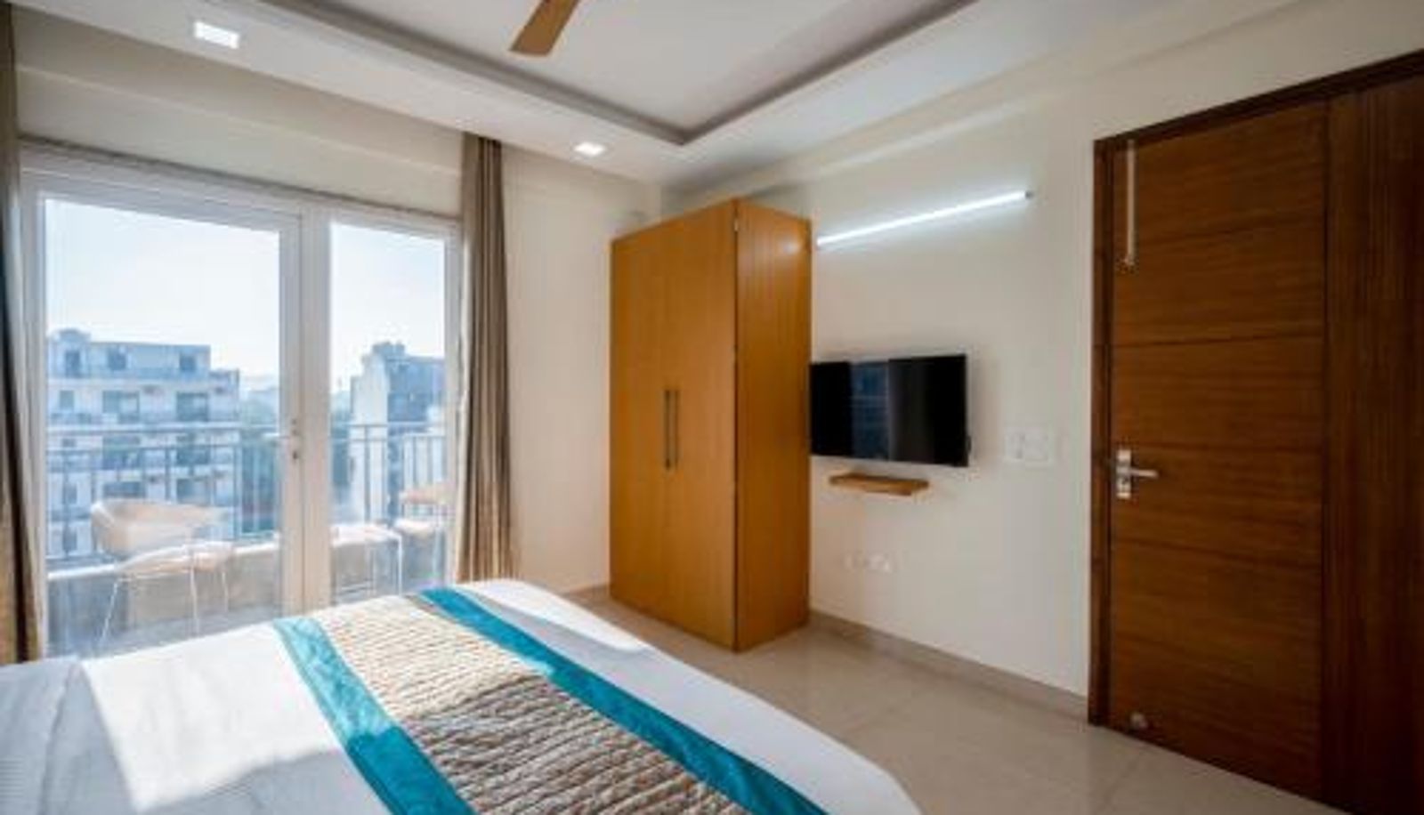 Apartment - The Palms Inn I Near Medanta Medicity I Sec-38