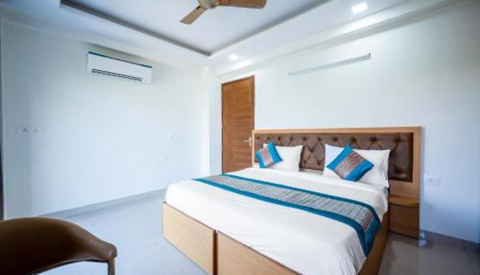 Zimmer - The Palms Inn I Near Medanta Medicity I Sec-38