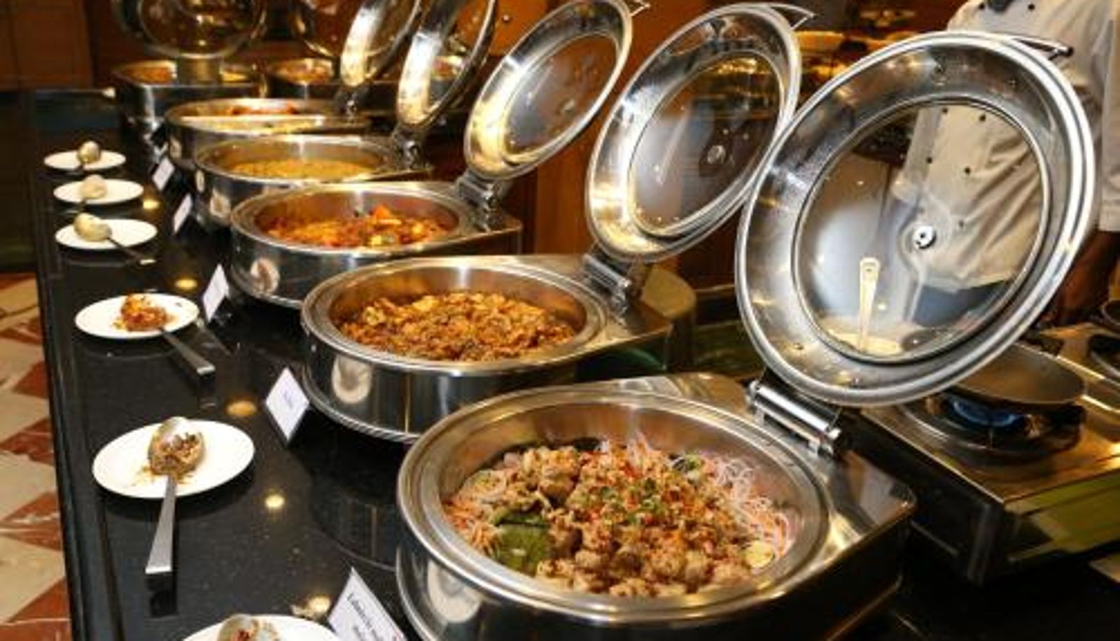 Ontbijtzaal in het restaurant - Gokulam Park Hotel & Convention Centre