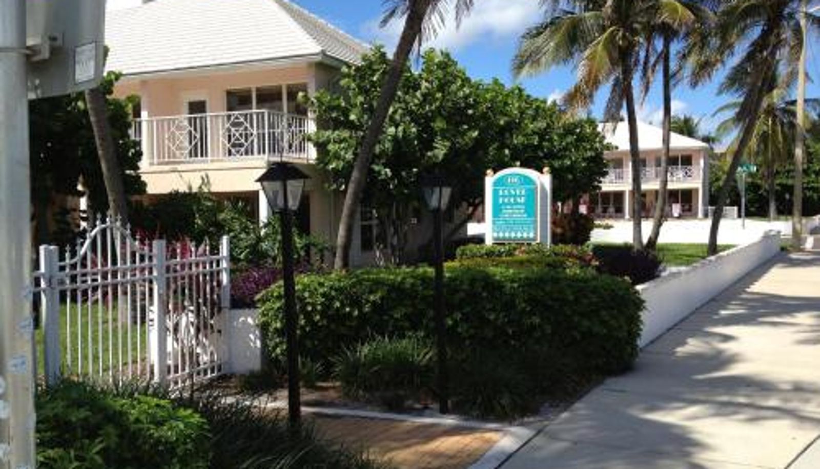 Hotel outdoor area - GetAways at Dover House Resort