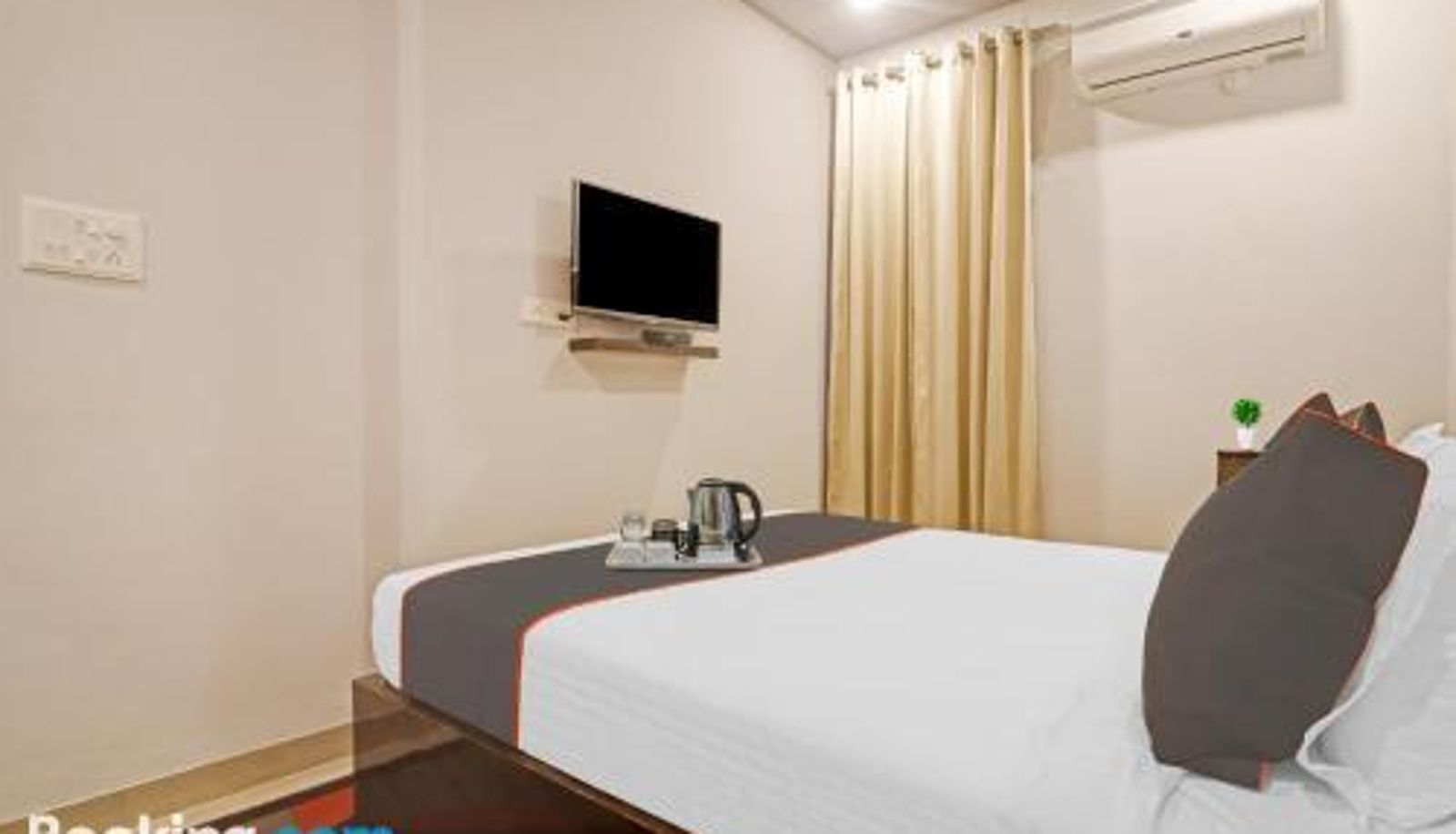 Triple room - Super OYO Collection O RCC Pristine