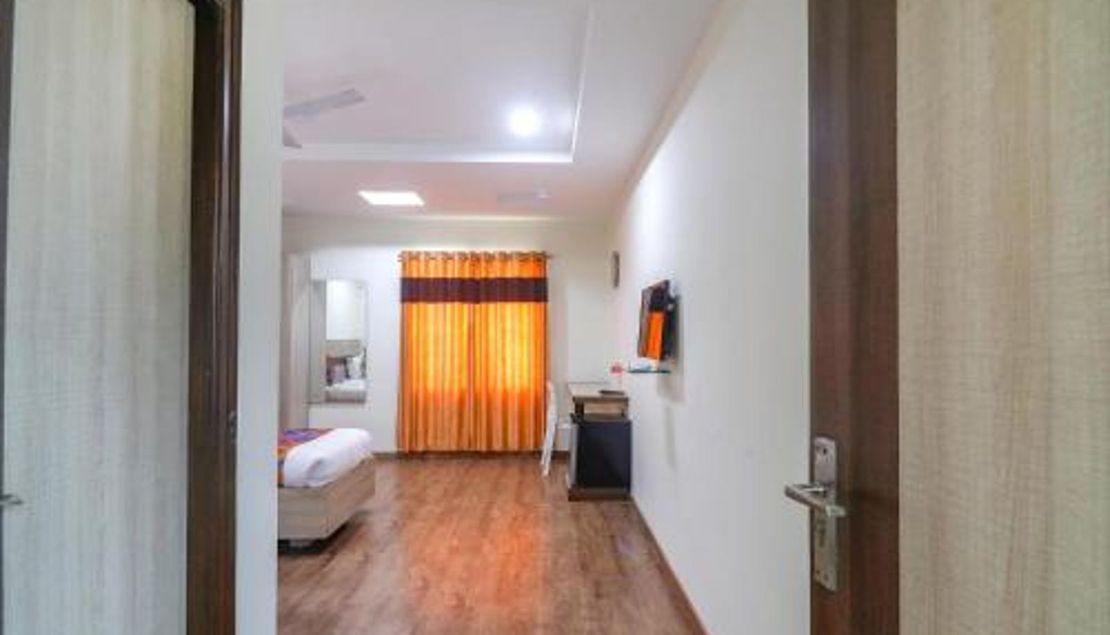 Zimmer - FabHotel Pride Inn Financia - Near DLF Cyber City Gachibowli