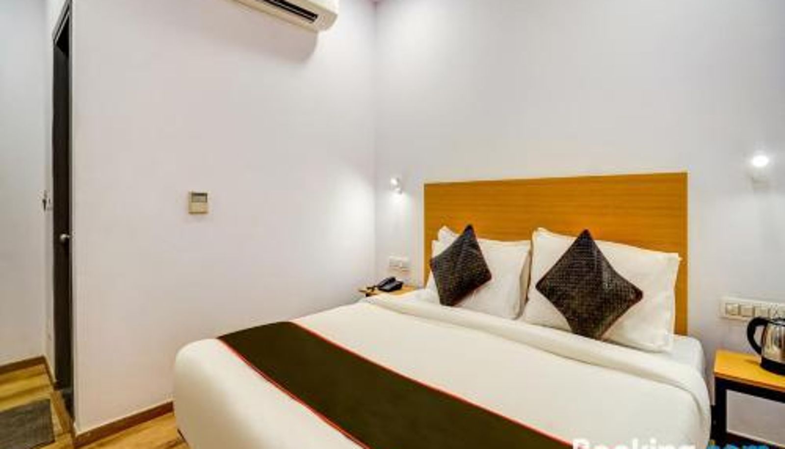 Triple room - Townhouse Sector Indiranagar Near Fun Republic Mall