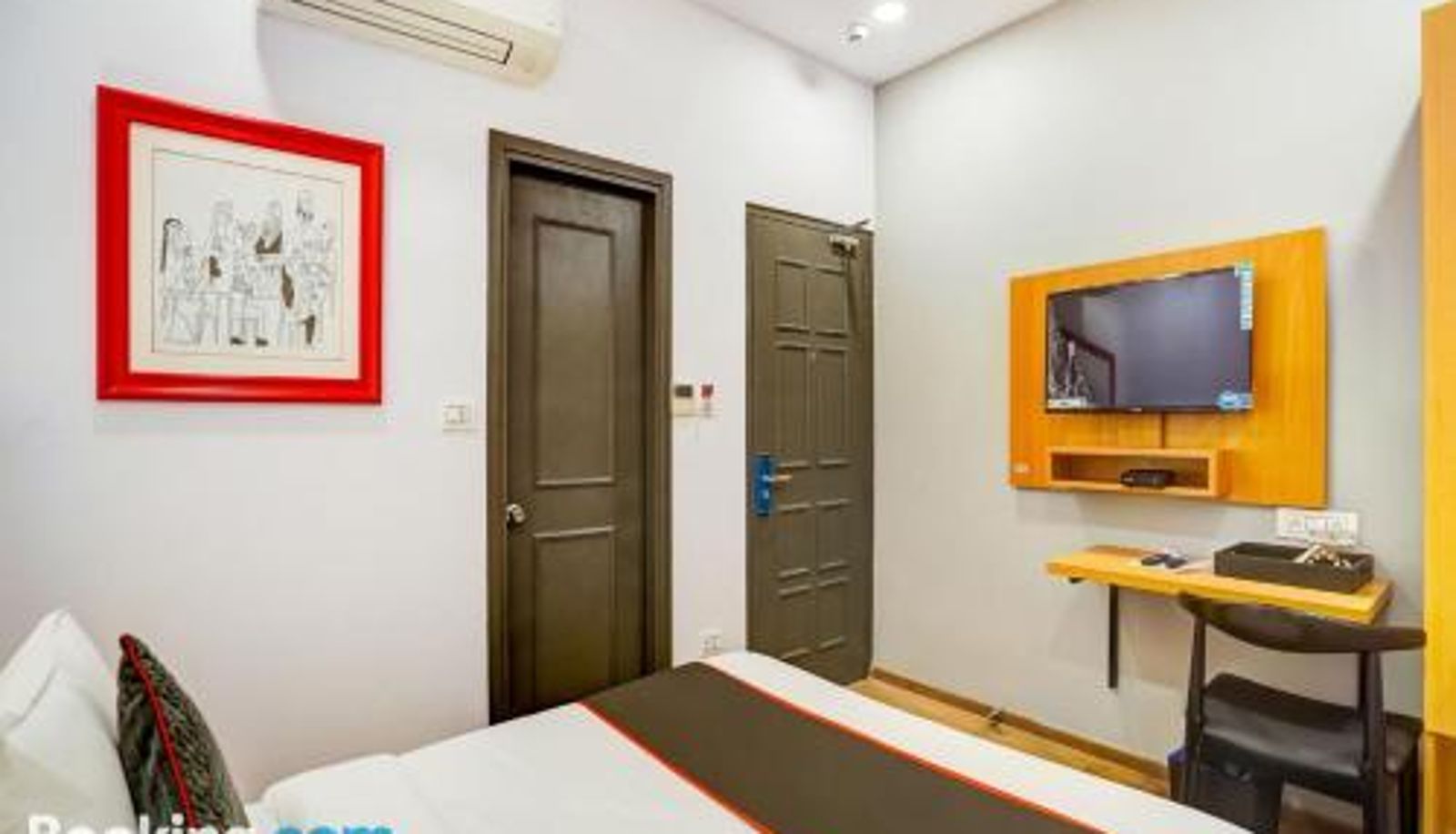 Triple room - Townhouse Sector Indiranagar Near Fun Republic Mall