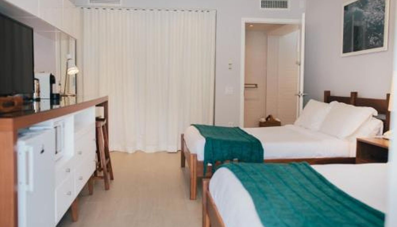 Habitación - Tides Inn Hotel